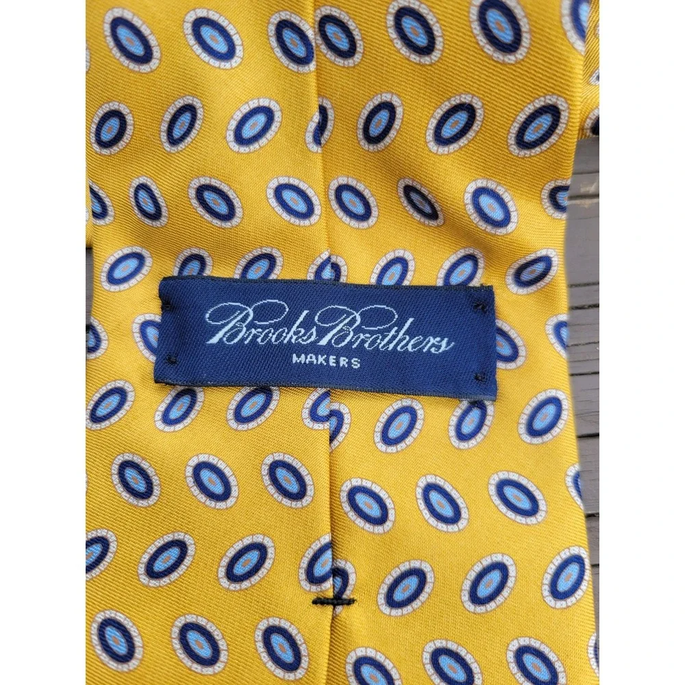 Brooks‎ Brothers Necktie Yellow Blue Geometric Medallion Silk Made in USA OS